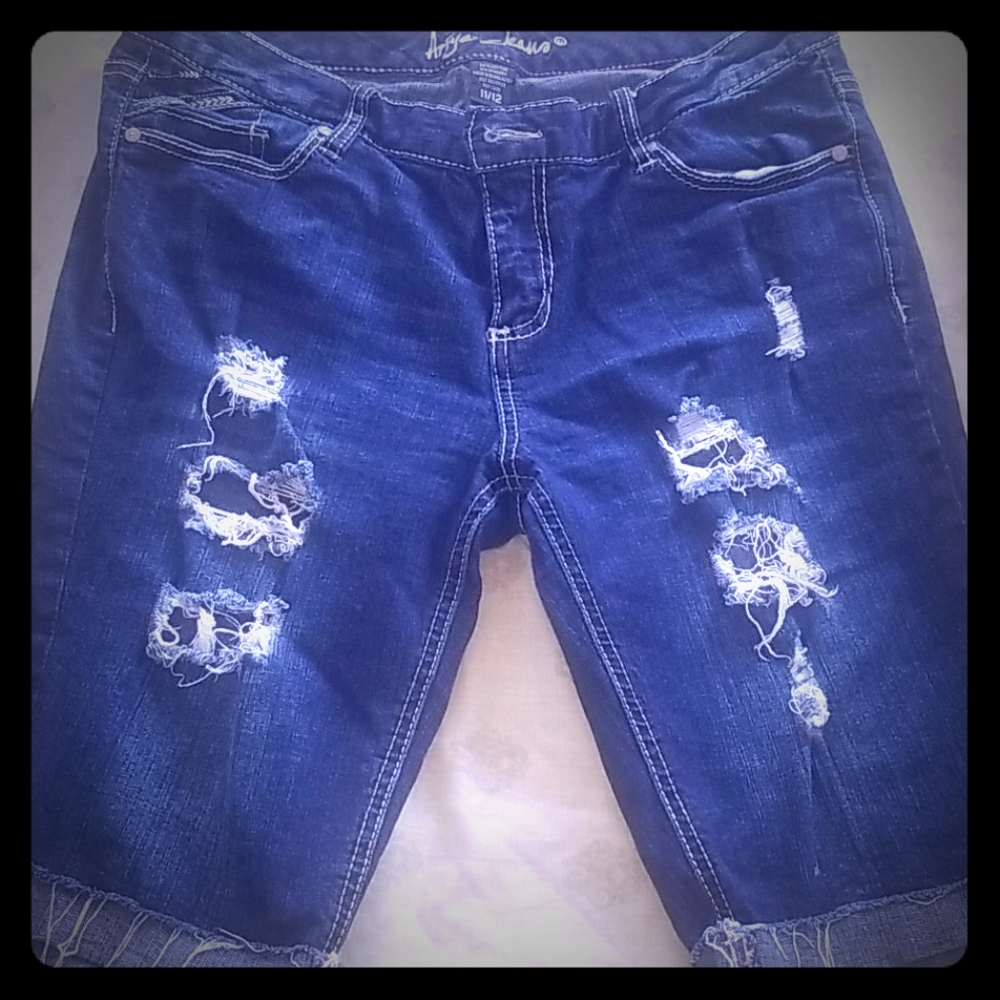 Capri  Ripped Jeans
